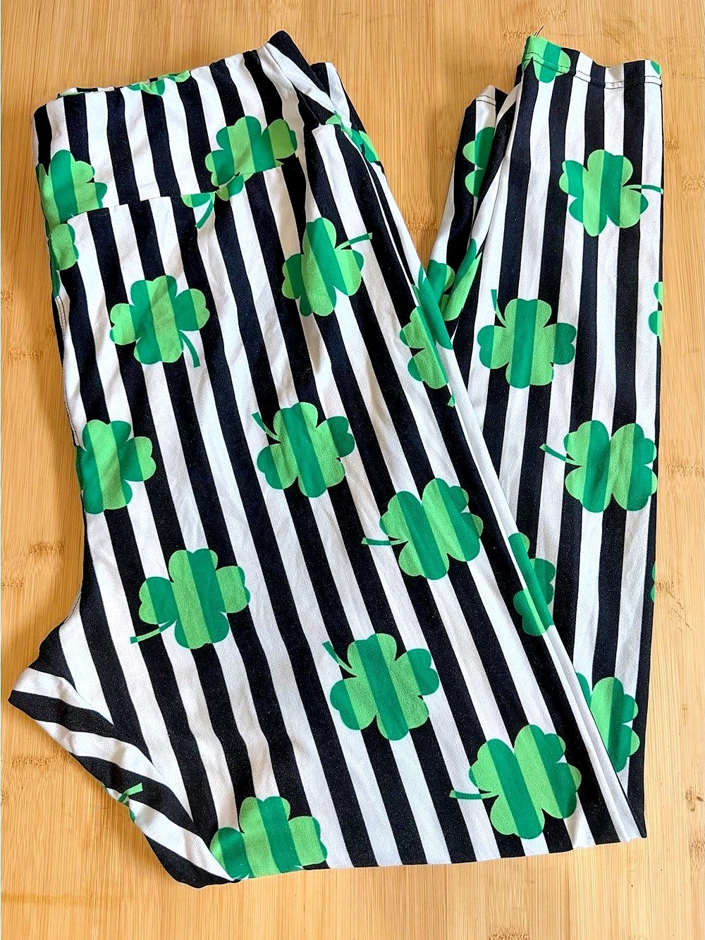 LuLaRoe St. Patrick's Day Shamrockin' Leggings Black & Green